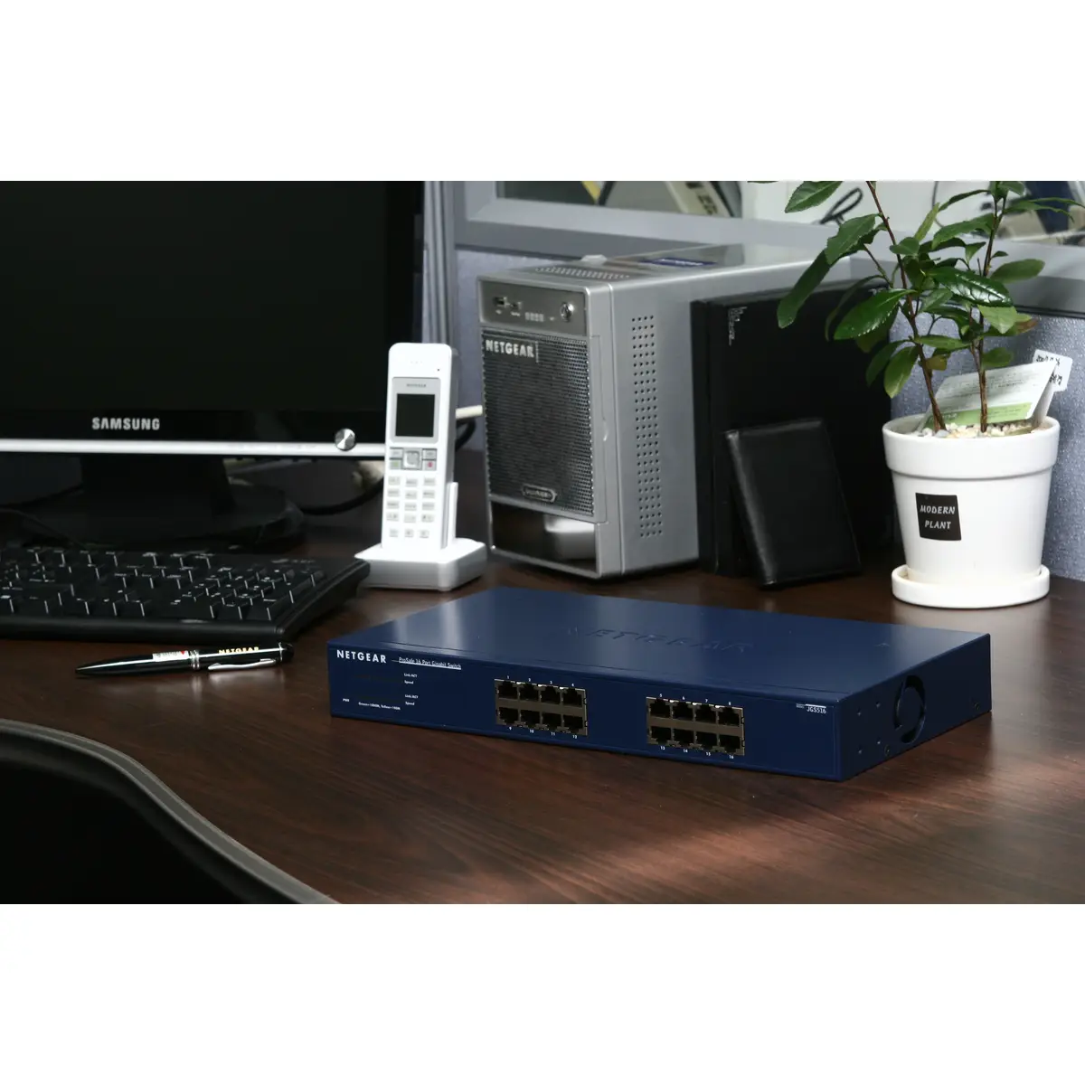 16x10/100/1000 Gigabit Switch