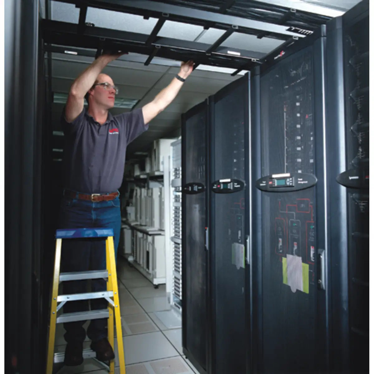 Ultra Service Plan 1 Jahr Vor-Ort am nächsten Arbeitstag 8x5 für USV 60-80KW