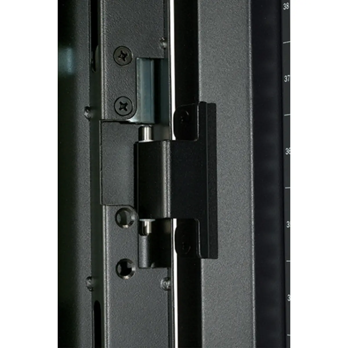 NetShelter SX ohne Seitenteile ohne Türen schwarz 48HE 600x1070mm (BxT)