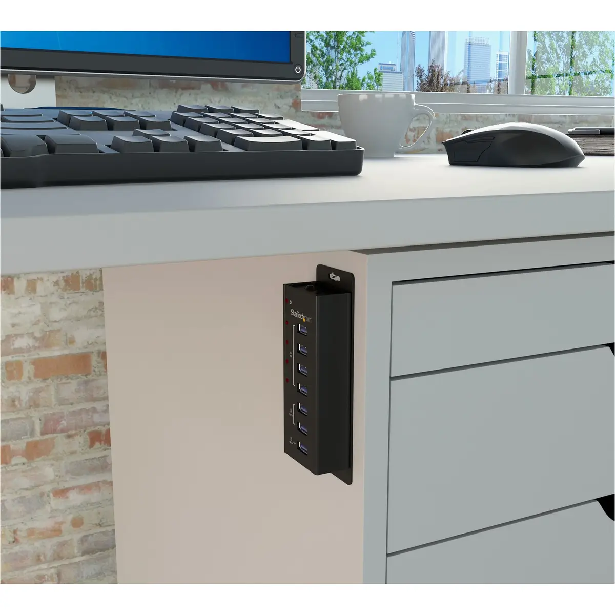 4-Port USB 3.0 Hub plus 3 Ladeanschlüsse schwarz