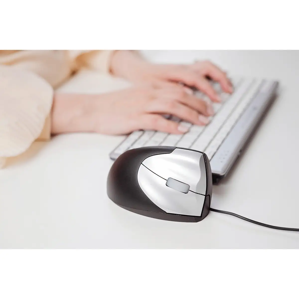 Handshake Mouse Wired VS4, Linkshändig, Vertikale Ausführung, Laser, USB Typ-A, 3200 DPI, Schwarz, Silber