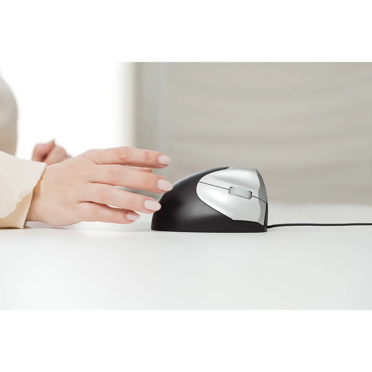 Handshake Mouse Wired VS4, Linkshändig, Vertikale Ausführung, Laser, USB Typ-A, 3200 DPI, Schwarz, Silber