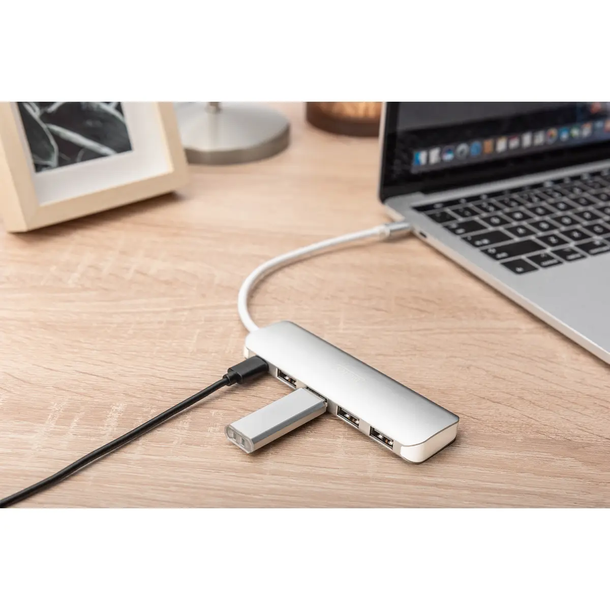 USB Type-C 4-Port Hub (USB 3.0) + PD