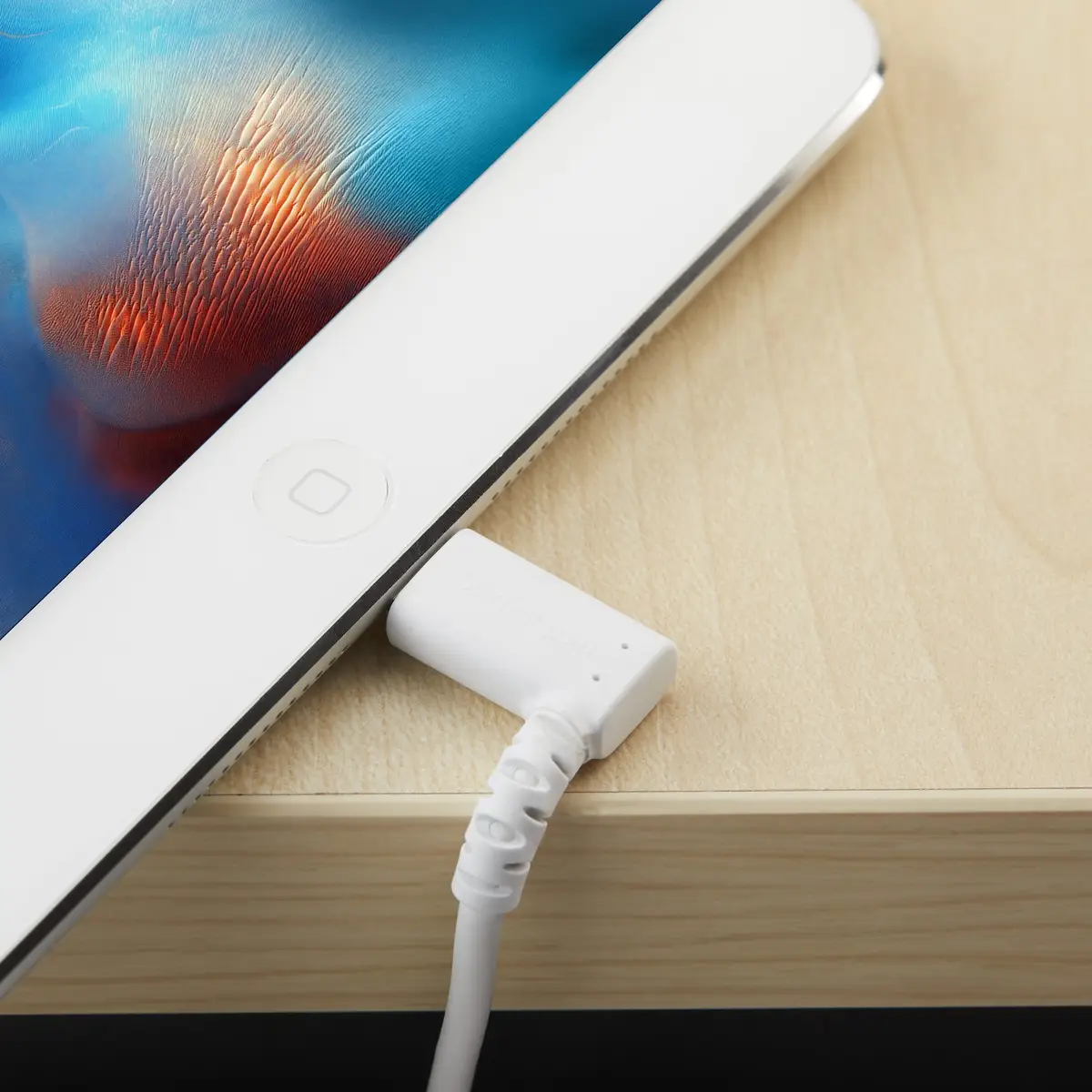 abgewinkeltes Lightning- auf USB-Kabel Stecker/Stecker Weiß 2m