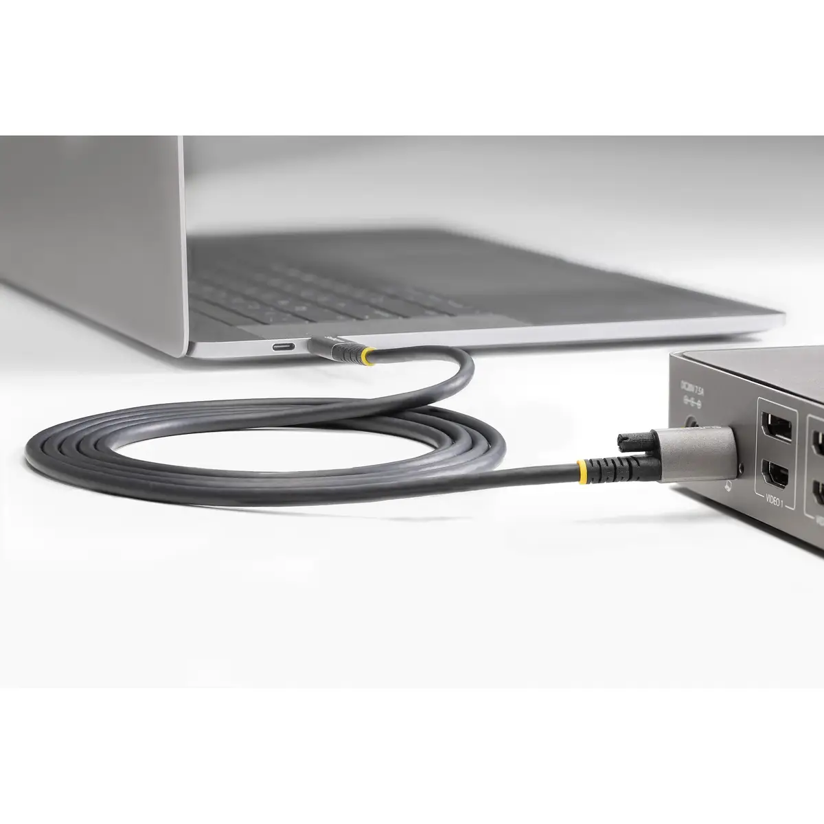 USB-C Kabel mit Oberseitiger Schraubensicherung USB-C/USB-C Stecker/Stecker Schwarz 1m