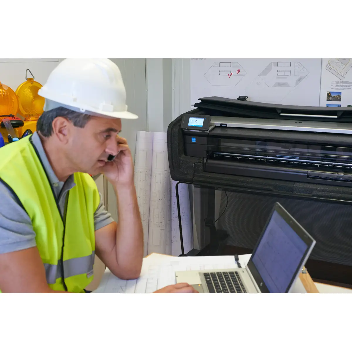 DesignJet T830 610 mm (24") All-in-One Drucker/Kopierer/Scanner Farbtintenstrahldruck
