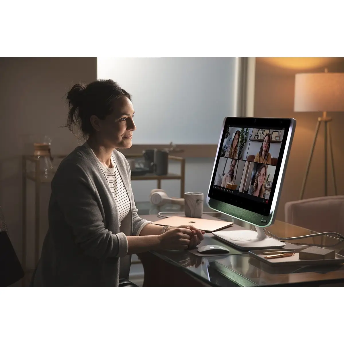 Studio P21 LCD-Monitor 54.6cm (21.5") Display 1920x1080 Pixel 250 cd/m² 1000:1 Schwarz
