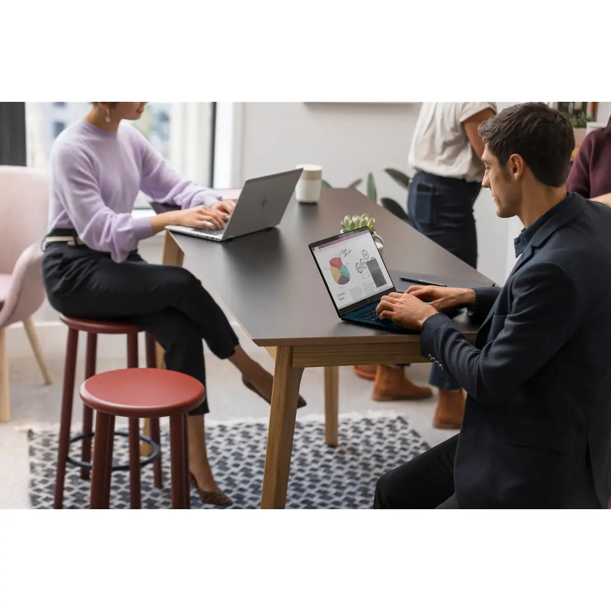 HP EliteBook 640 G9 Intel Core i5-1235U 16GB DDR4 512GB SSD M.2 35,6cm (14") SureView 1920x1080 Pixel Sound onboard Intel Iris Xe Graphics WLAN Bluetooth LTE Wolf Pro Security Windows 11 Pro 64bit