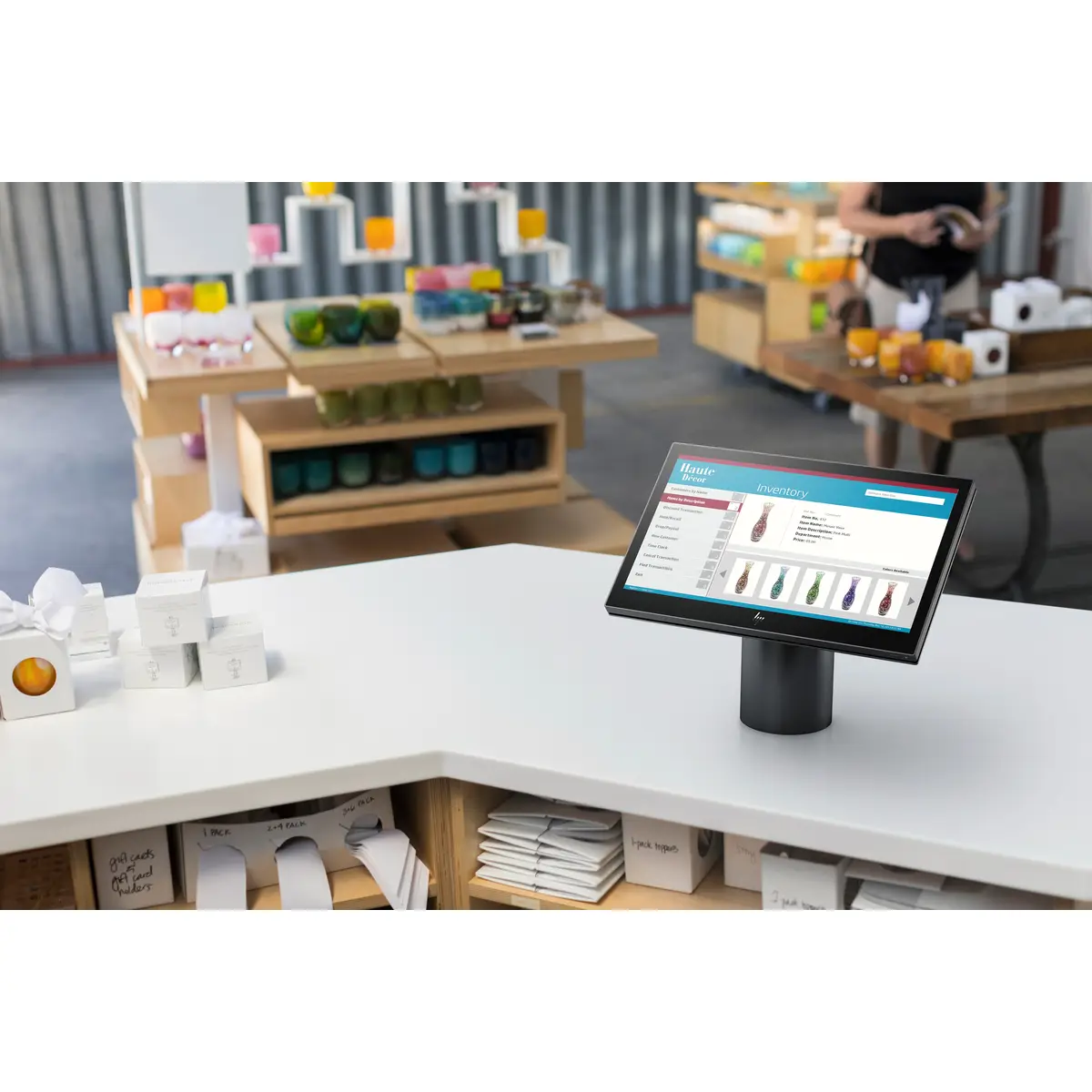 HP Engage One 141 All-in-One Intel Celeron 3965U 2,2GHz 4GB DDR4 128GB SSD 35,6cm (14") Multi-Touch 1920x1080 Pixel Sound/LAN onboard Intel HD Graphics 610 Dynamic Video Memory Technology Windows 10 IoT Enterpr