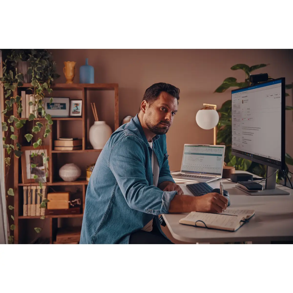 975 Drahtlose Dual-Mode-Tastatur, Volle Größe (100%), Kabellos, RF Wireless + Bluetooth, Schwarz