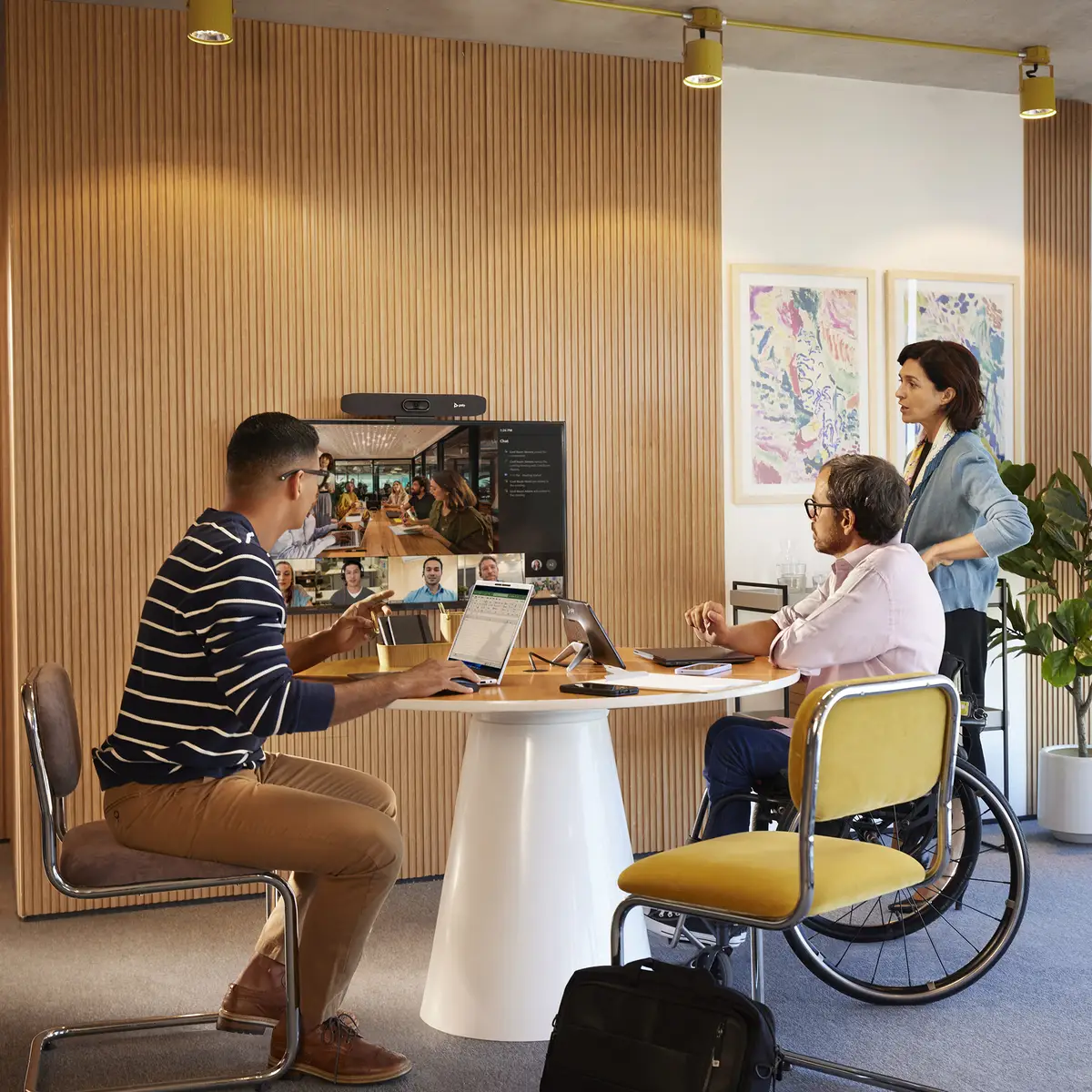 Poly Studio R30 Videobar Zoom Certified, Zertifiziert für Microsoft Teams Sand