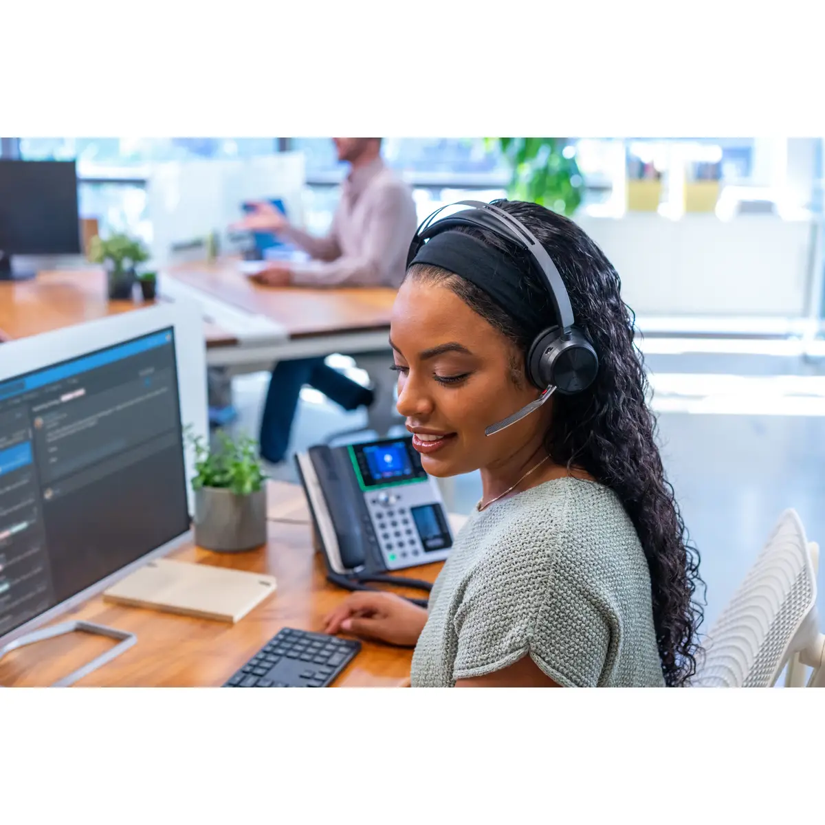 Poly Voyager Focus 2 Headset On-Ear Bluetooth kabellos kabelgebunden aktive Rauschunterdrückung Adapter USB-A via Bluetooth Schwarz Zertifiziert für Microsoft Teams