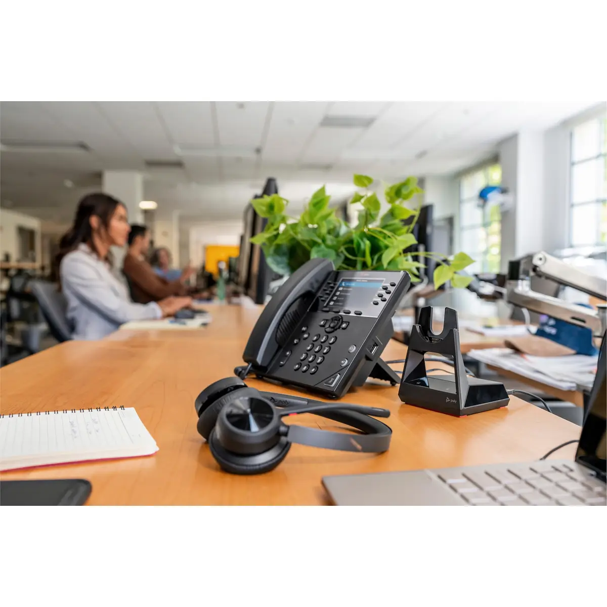 Poly Voyager 4320 UC Kopfhörer mit USB Typ-A Bluetooth Ladestation Schwarz