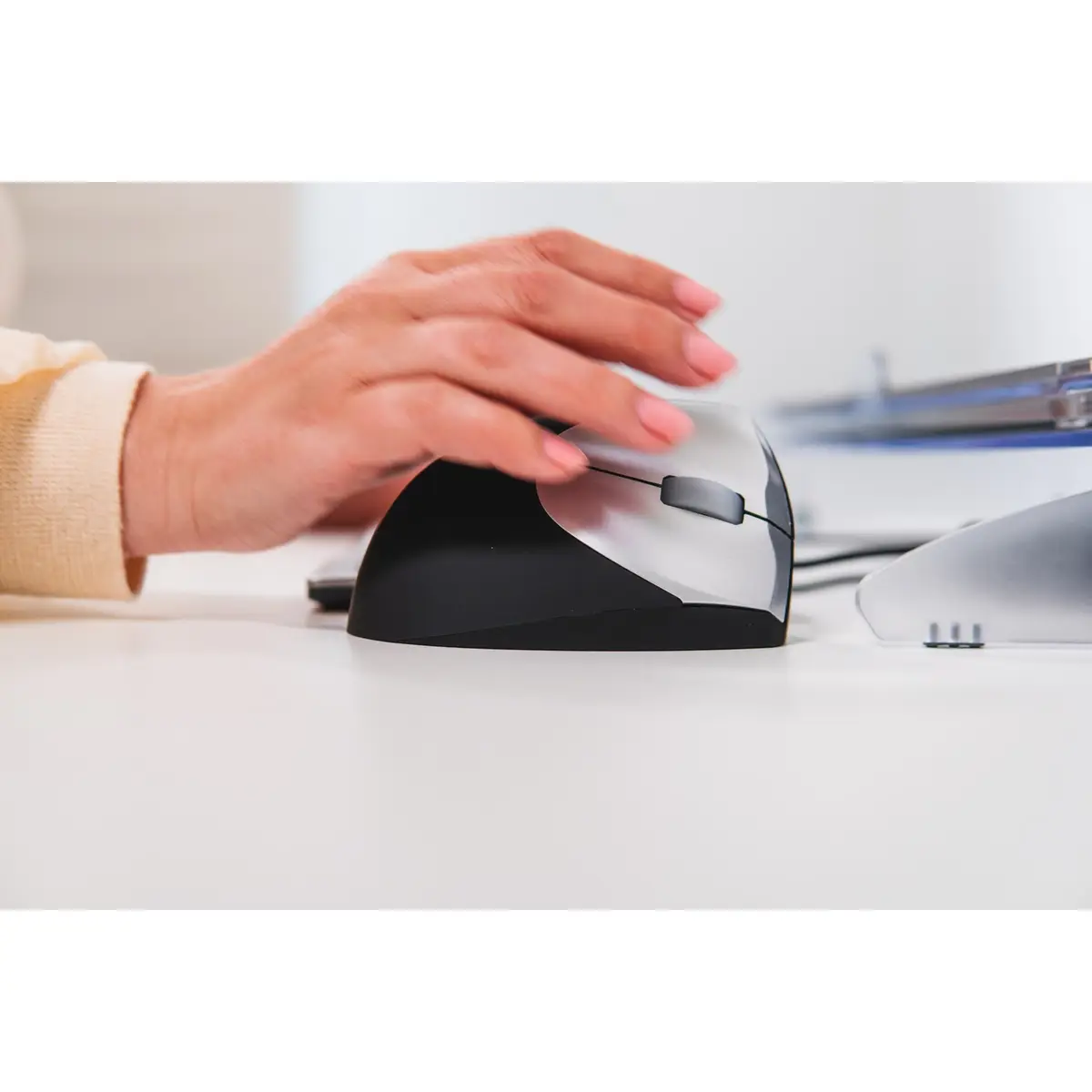 Handshake Mouse Wireless VS4, rechts, Vertikale Ausführung, Laser, RF Wireless, 2400 DPI, Schwarz, Silber