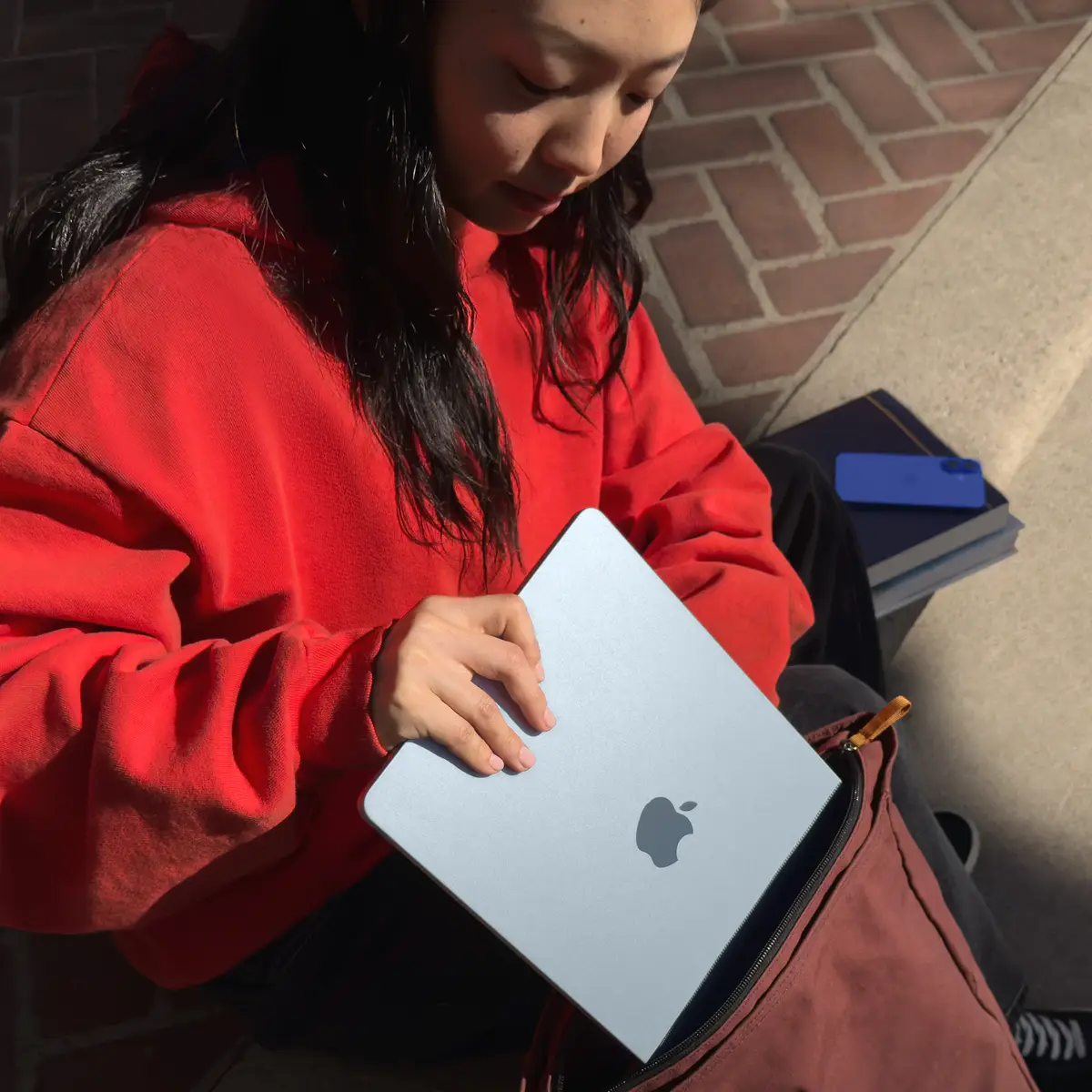 MacBook Air Apple M4 Chip 10-Core CPU 10-Core GPU Deutsch 32 GB RAM 2 TB SSD 38,9cm (15,3") Retina 35W Dual USB-C Port Power Adapter EU-Plug mitternacht