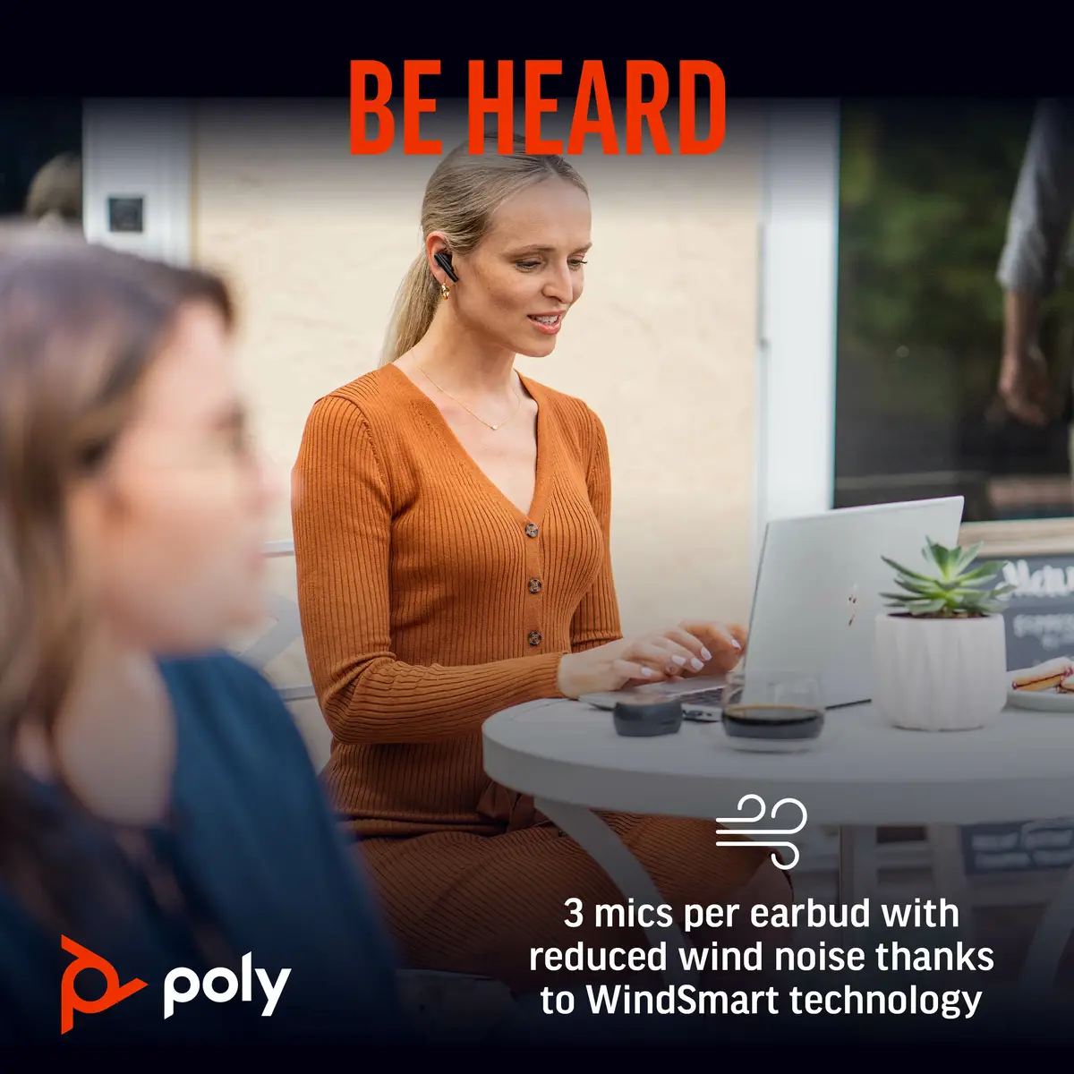 POLY Voyager Free 60 UC Carbon Black Earbuds +BT700 USB-C Adapter +Basic-Ladeetui Kabellos Anrufe/Musik Kopfhörer Schwarz
