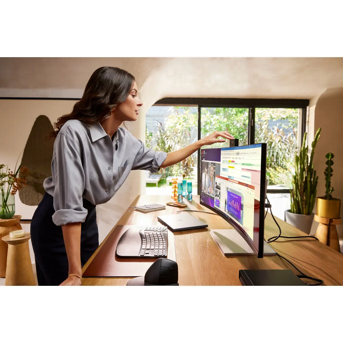 Series 7 Pro Serie 7 Pro 34 Zoll WQHD-Konferenzmonitor – 734pm, 86,4 cm (34"), 3440 x 1440 Pixel, Wide Quad HD, LCD, 5 ms, Schwarz, Silber