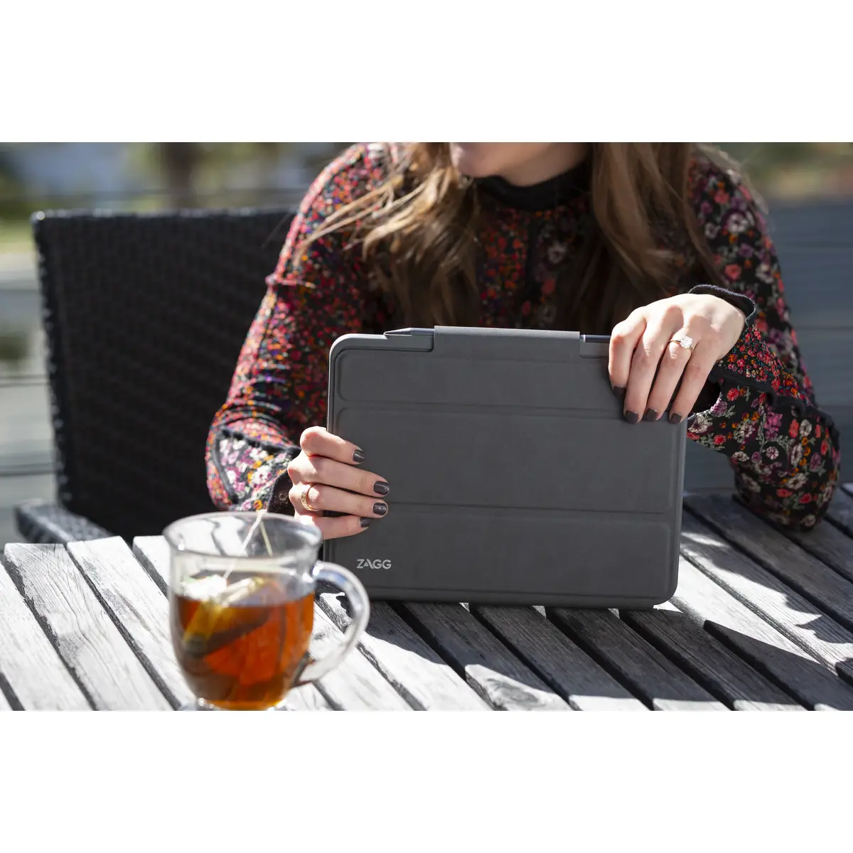 Pro Keys Tastatur und Foliohülle für iPad 10,2" (7./8. Gen.) Deutsch Schwarz/Grau