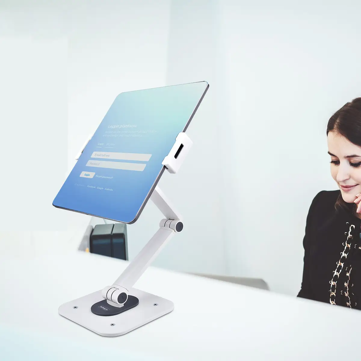 ADJUSTABLE TABLET STAND
