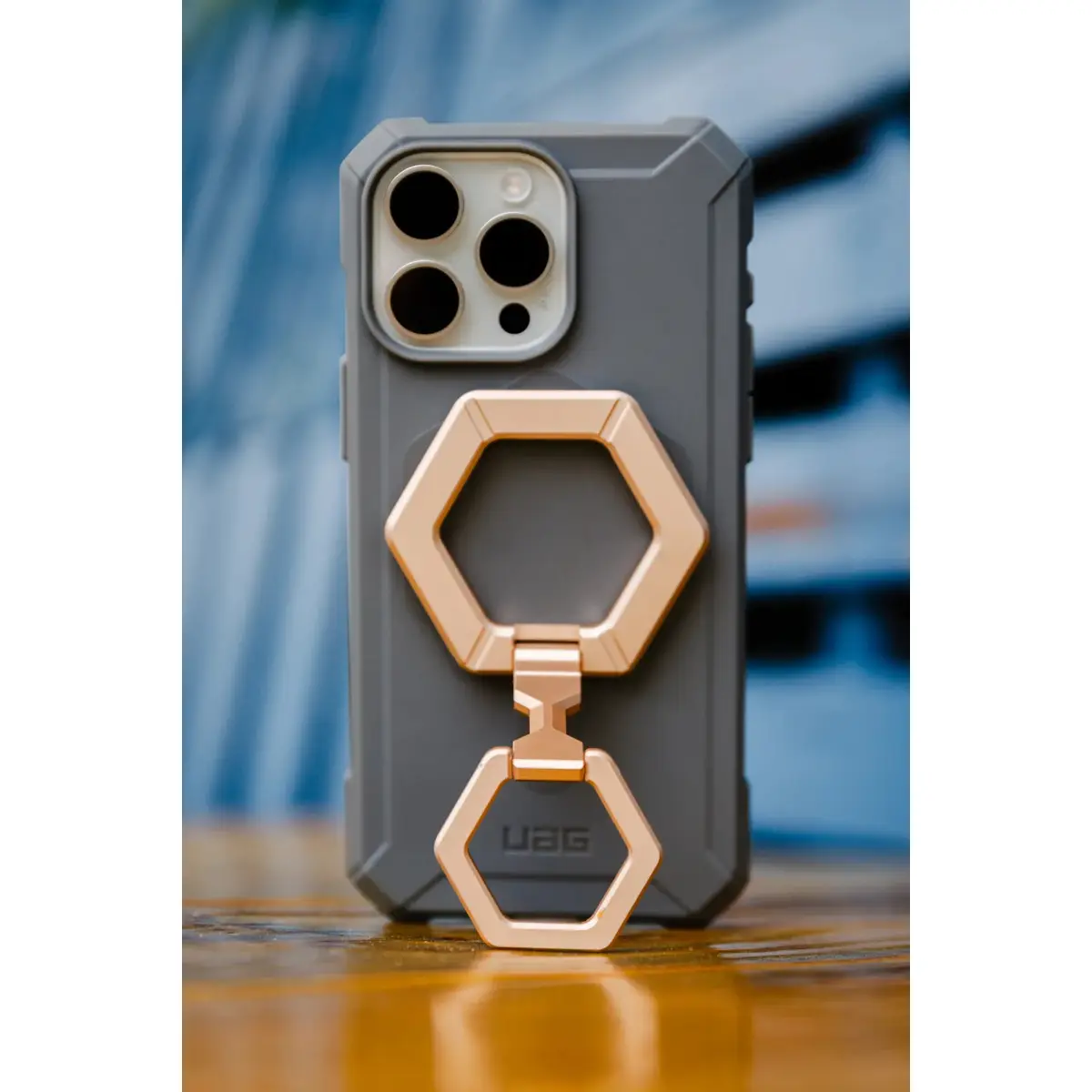 UAG Magnetic Halterung/Haltering mit Standfunktion für UAG Cases mit eingebautem Magnet pink.