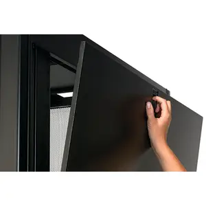 NetShelter SX schwarze Seitenteile 42HE 750x1200mm (BxT) NetShelter SX schwarze Seitenteile 42HE 750x1200mm (BxT)